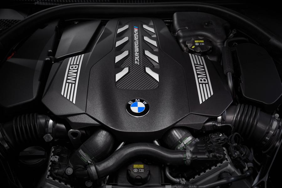Моторный отсек BMW M850i xDrive (G15) 2018 года  (WW) (фото 82 из 88)